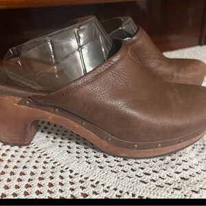 UGG Abbie Brown Leather Clogs Wooden Wood Platform Heels Studded Womens 9